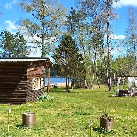 La cabane au bord du lac Neuvic  Extérieur photo